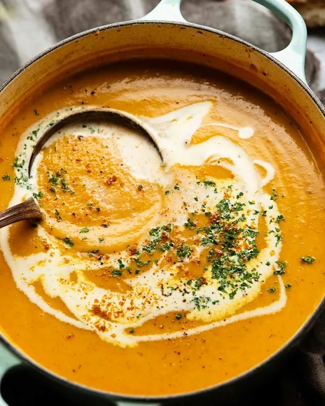 Slow cooker pumpkin soup