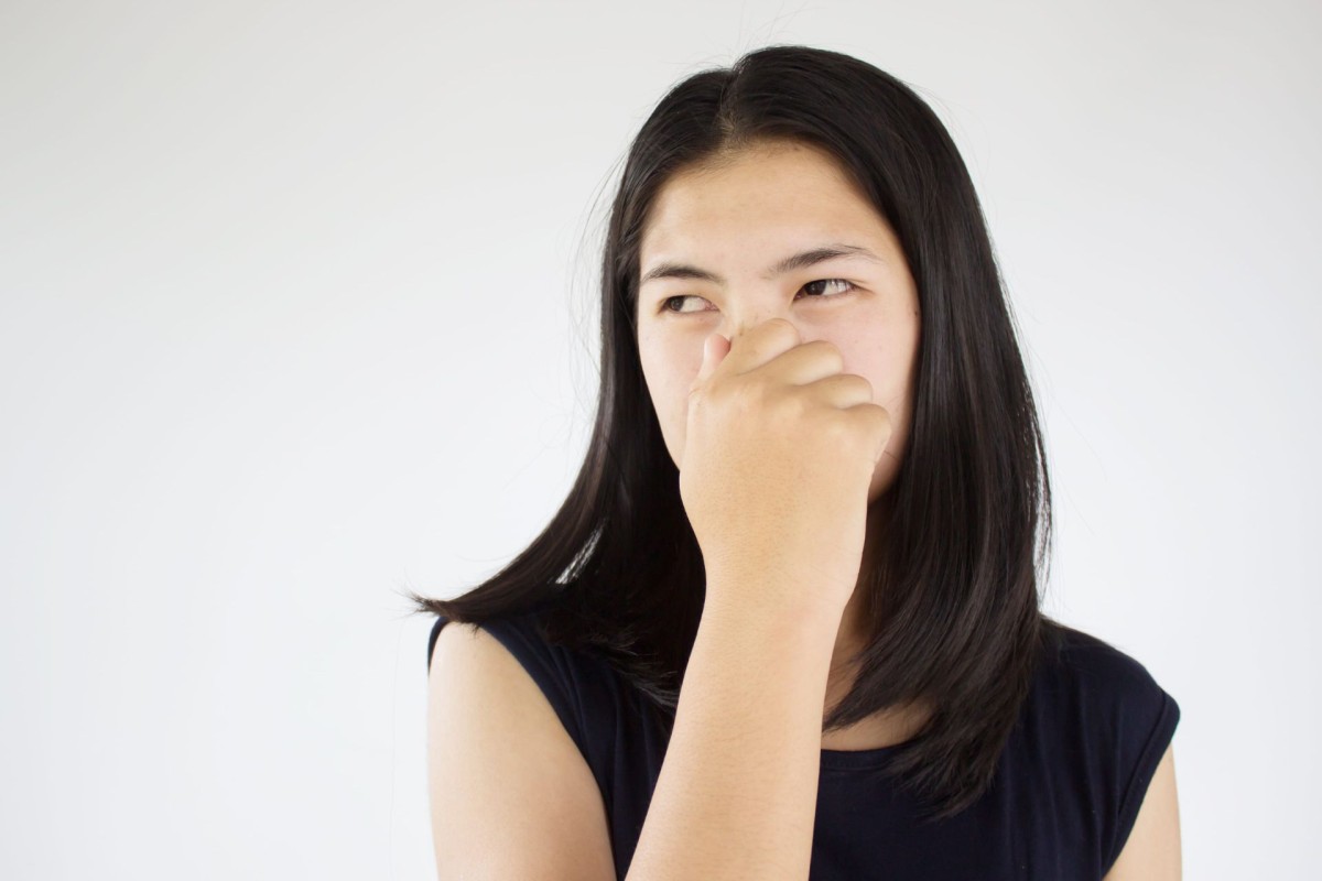 How to kindly tell someone they smell